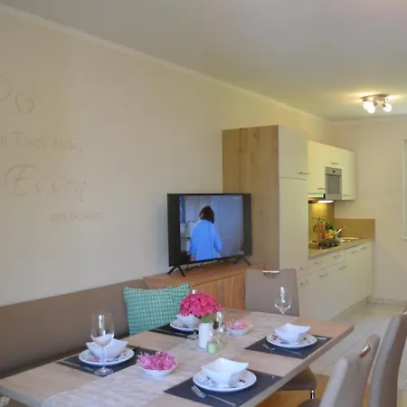 Ferienhaeuser Troester Apartman