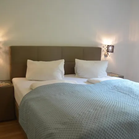 Ferienhaeuser Troester Apartman